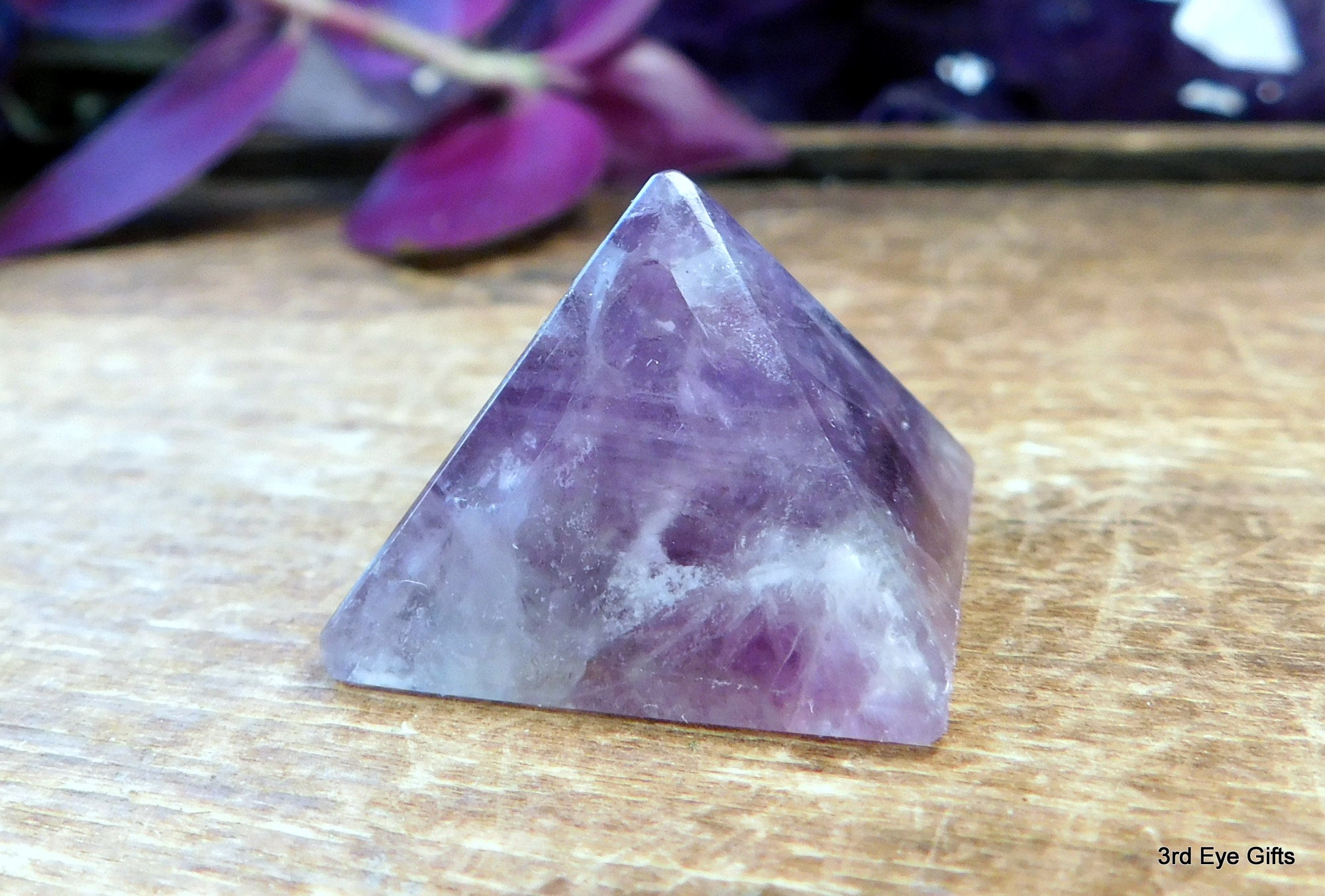 Pyramid store Set with Fluorite